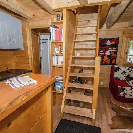Domek alpejski Quaint Chalet In With Valley Nearby