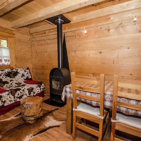 Domek alpejski Quaint Chalet In With Valley Nearby *