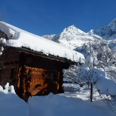 Domek alpejski Quaint Chalet In With Valley Nearby *