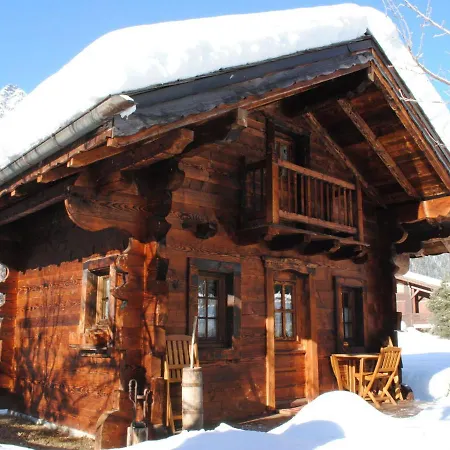 Domek alpejski Quaint Chalet In With Valley Nearby